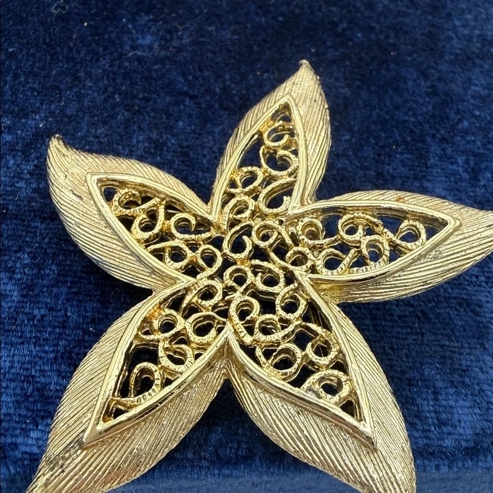 VTG Gerrys goldtone nautical filigree starfish brooch pin 2” costume jewelry